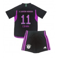 Billiga Bayern Munich Kingsley Coman #11 Barnkläder Borta fotbollskläder till baby 2023-24 Kortärmad (+ Korta byxor)